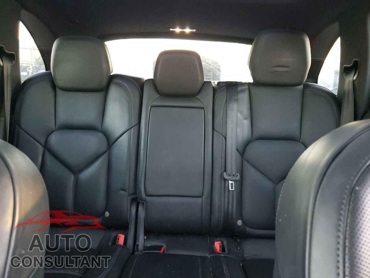 PORSCHE CAYENNE 2016 - WP1AA2A25GKA11330