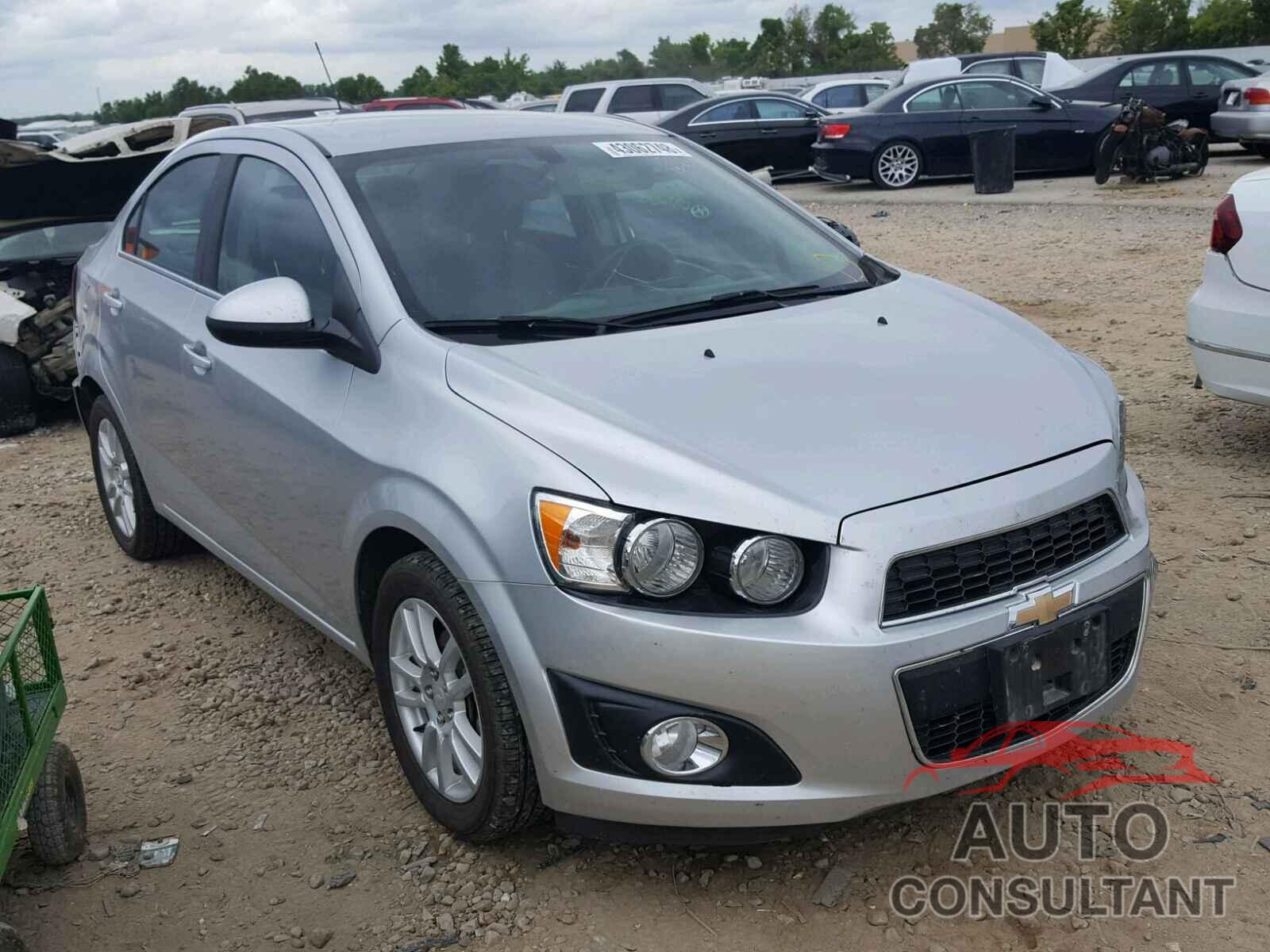 CHEVROLET SONIC 2015 - 1G1JC5SH3F4149072