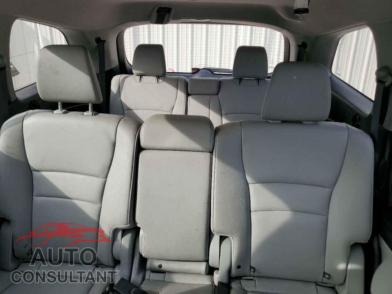 HONDA PILOT 2018 - 5FNYF6H56JB066351