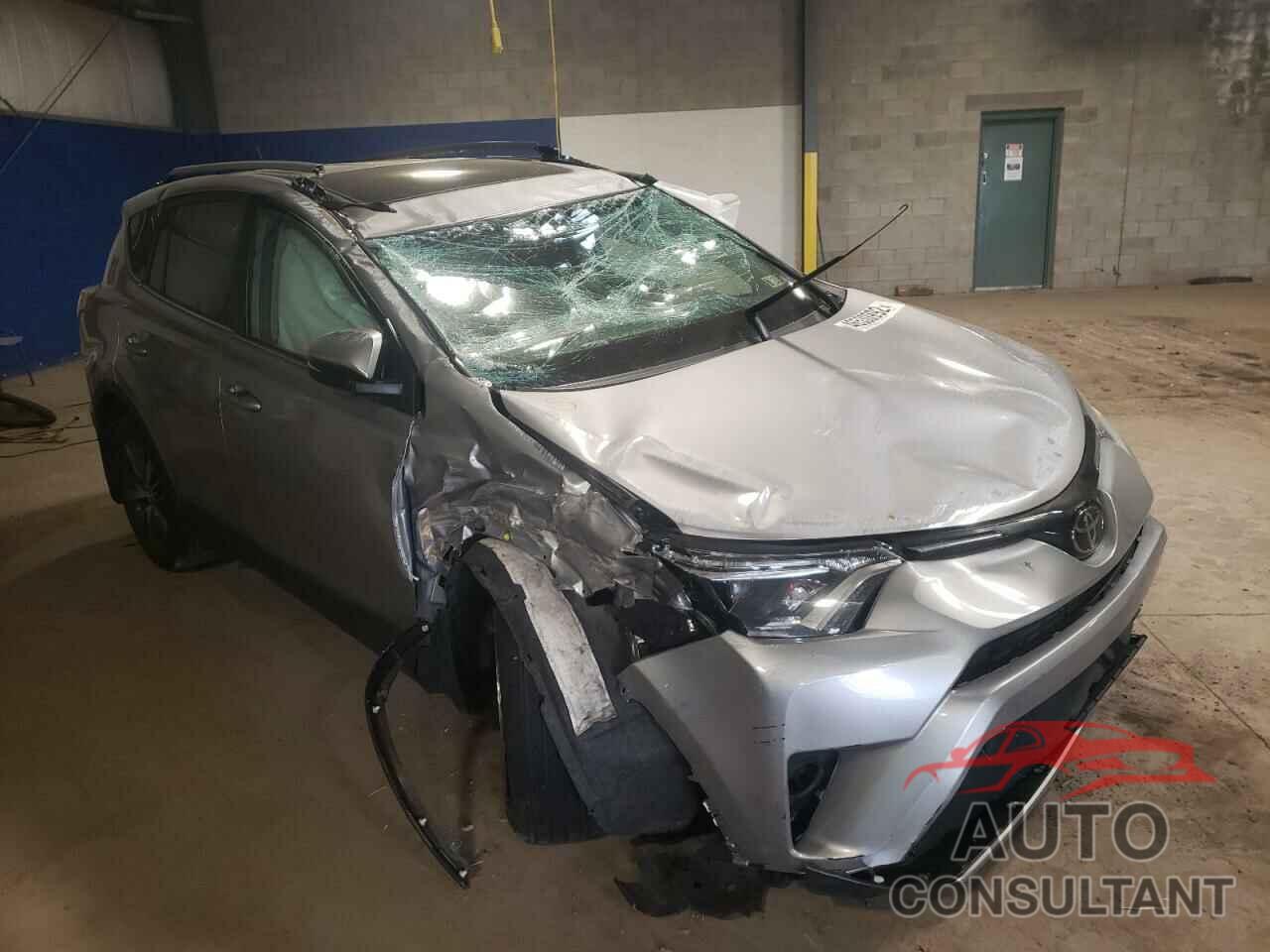 TOYOTA RAV4 2018 - JTMRFREV5JD247524