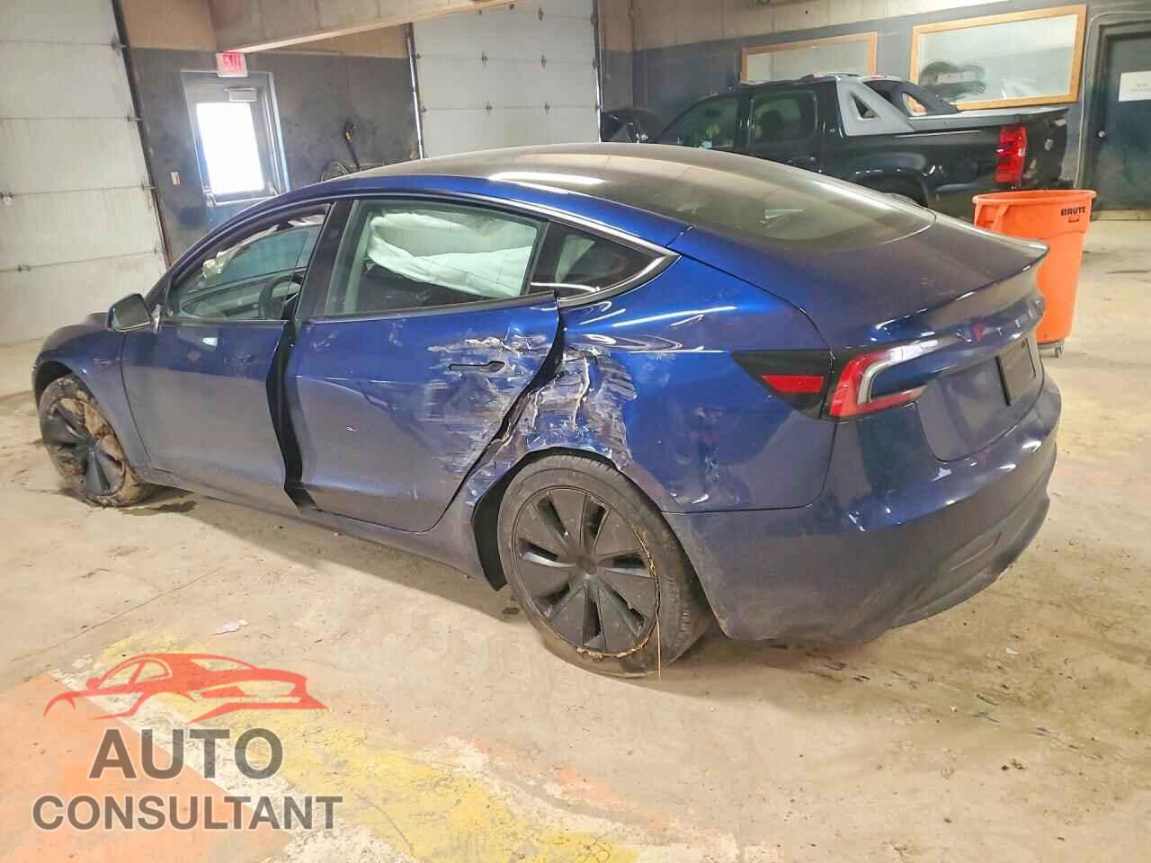 TESLA MODEL 3 2024 - 5YJ3E1EA5RF739692