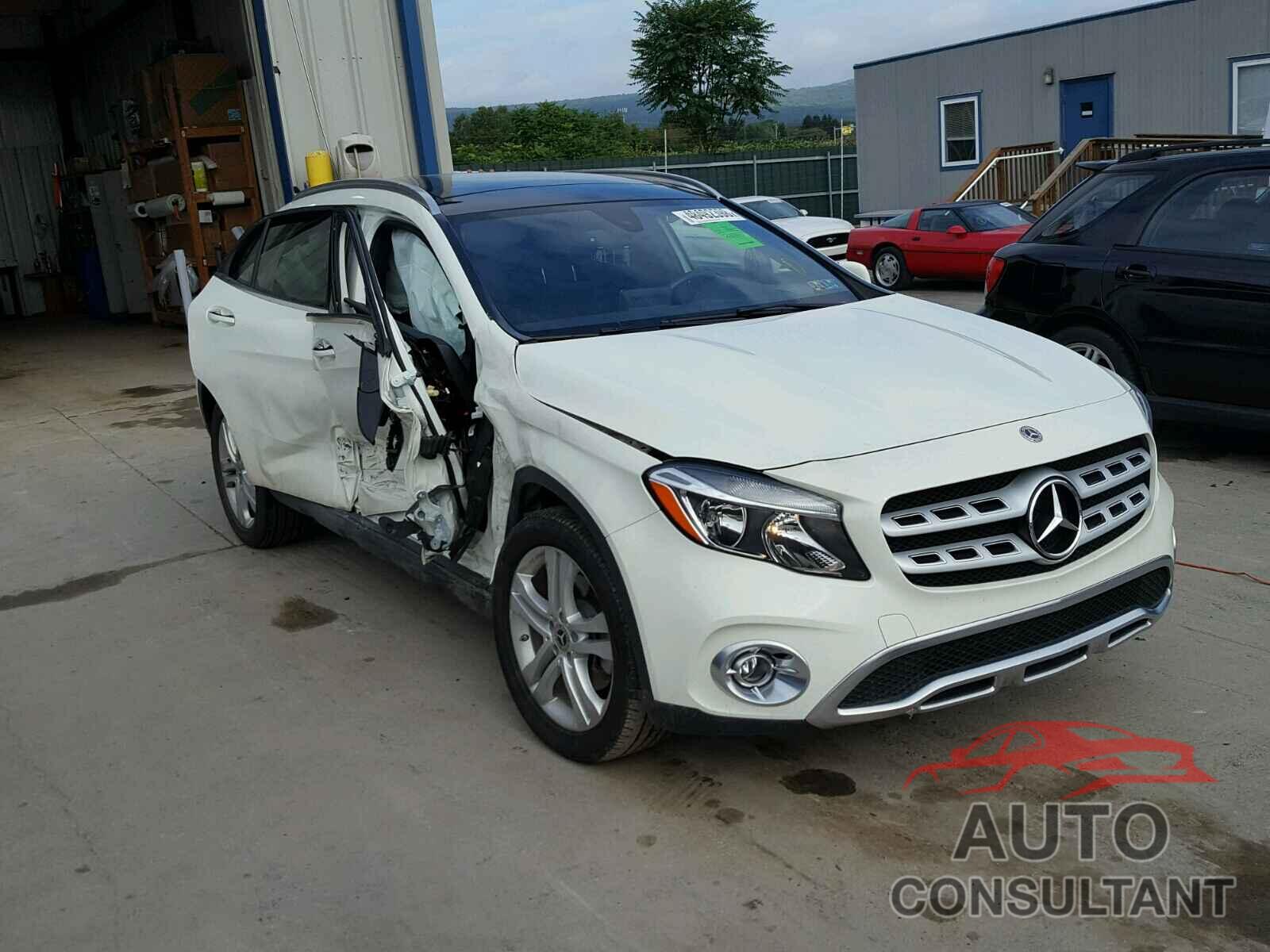MERCEDES-BENZ GLA 250 4MATIC 2018 - WDCTG4GB4JJ444477