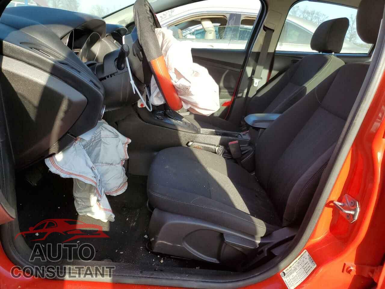 FORD FOCUS 2015 - 1FADP3F21FL361127