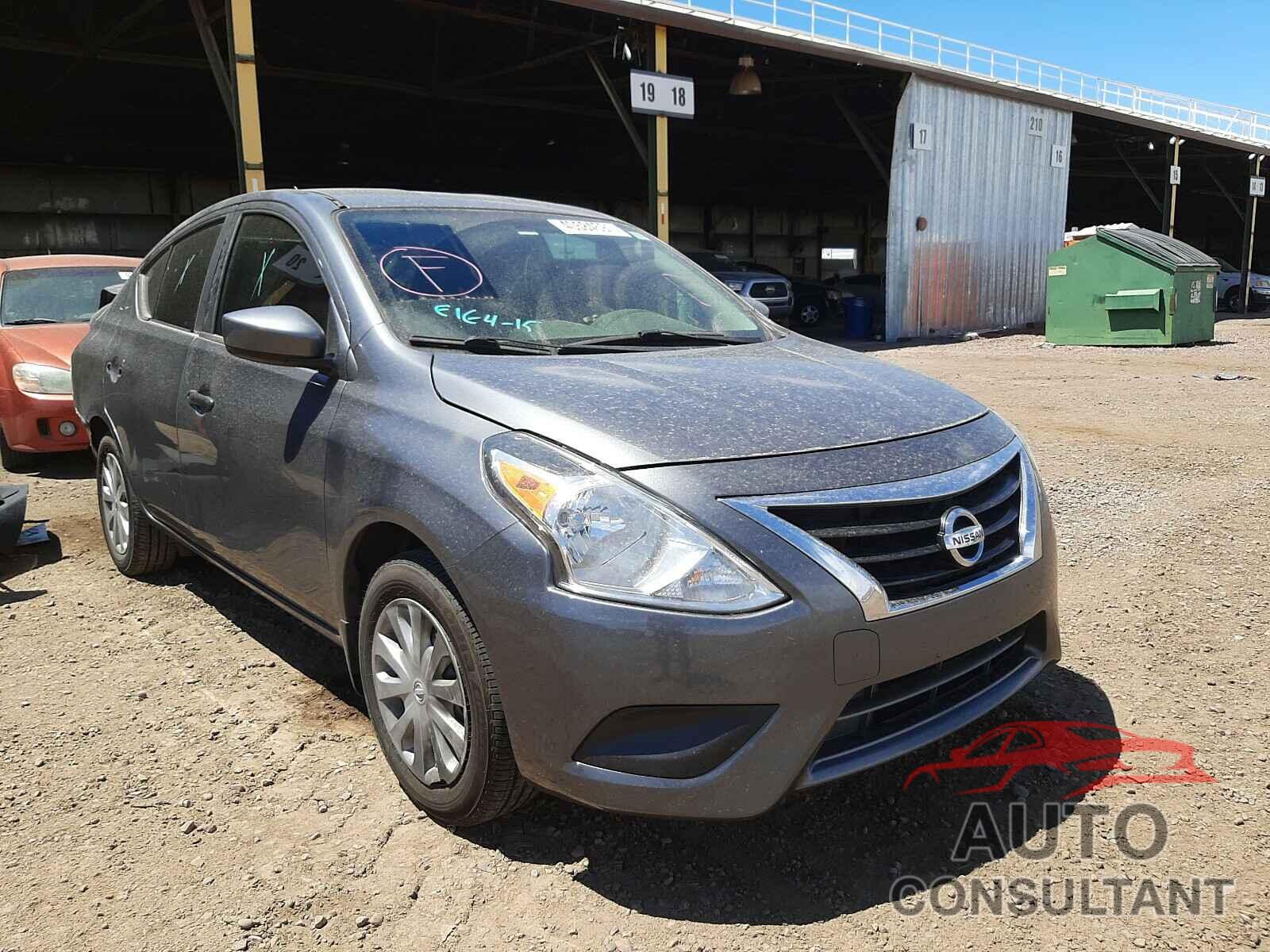 NISSAN VERSA 2018 - 3N1CN7AP7JL800174
