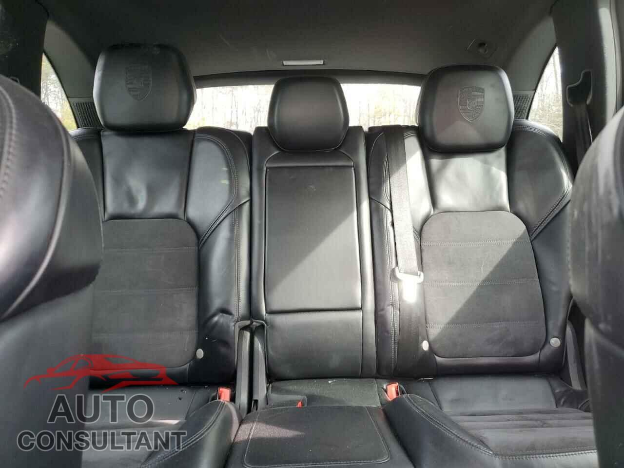 PORSCHE CAYENNE 2017 - WP1AA2A25HKA86370