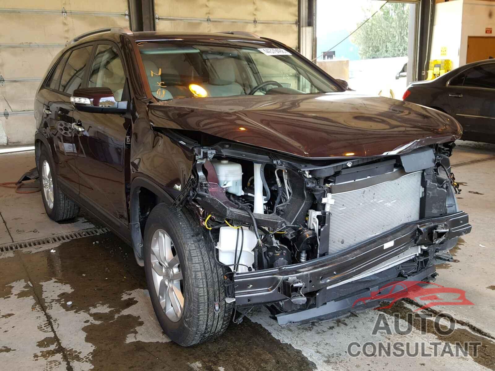 KIA SORENTO LX 2015 - 5XYKT4A73FG612781