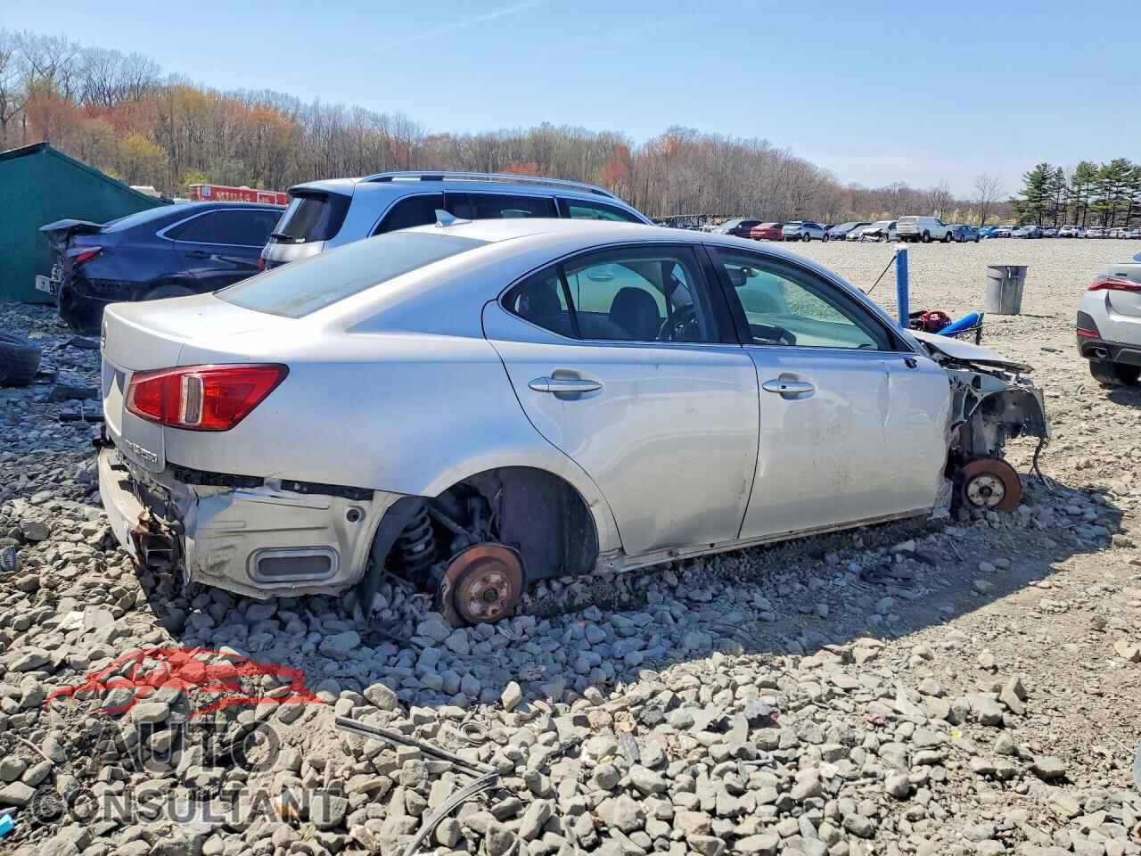 LEXUS IS 2011 - JTHCF5C24B5047445