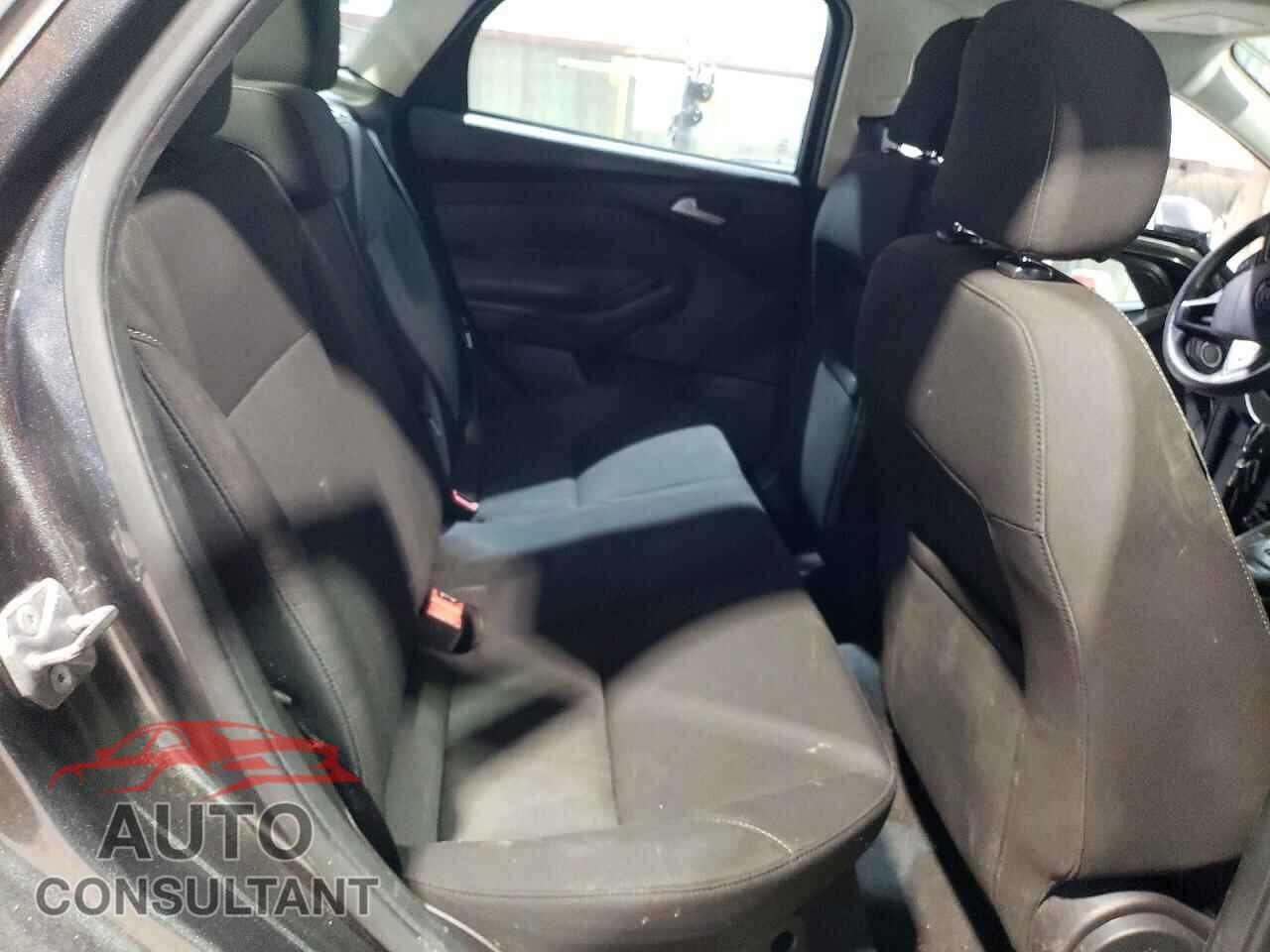 FORD FOCUS 2016 - 1FADP3F25GL310151