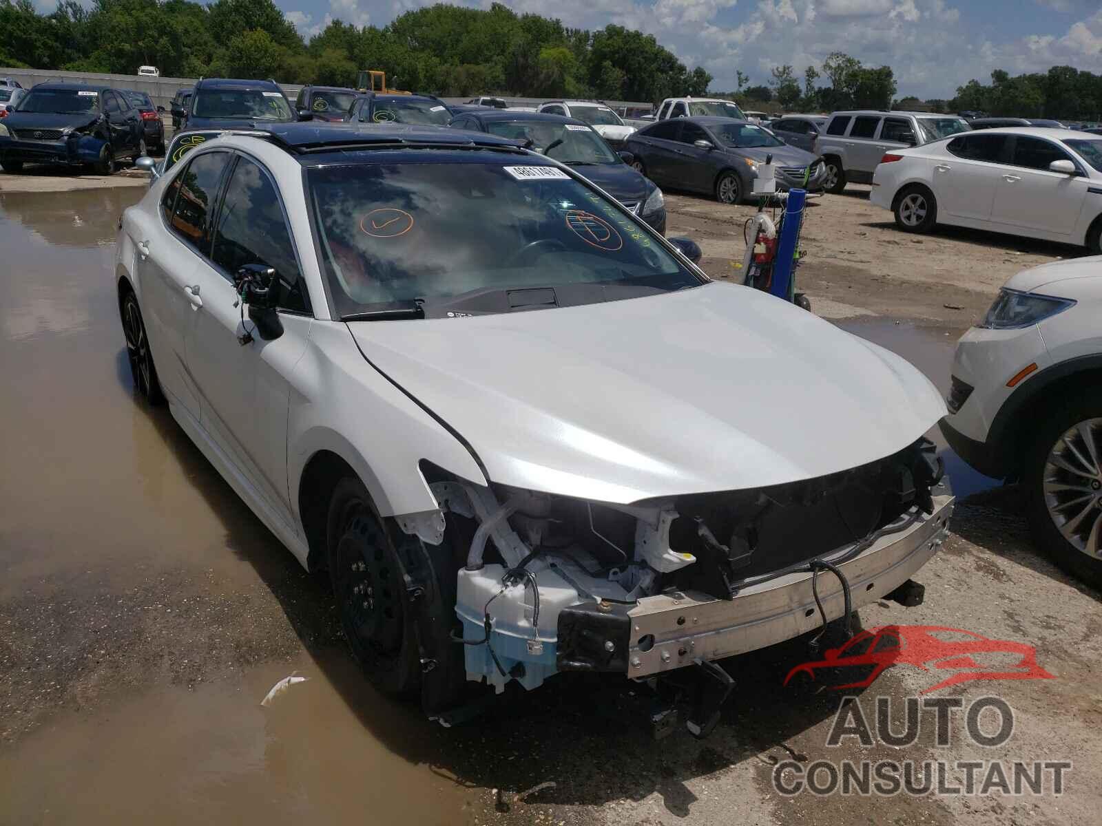 TOYOTA CAMRY 2018 - 4T1B61HK1JU024977