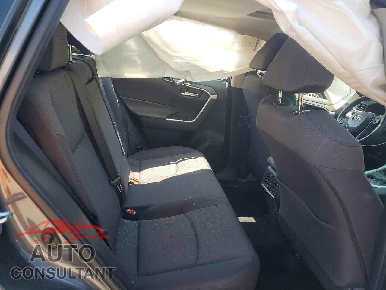 TOYOTA RAV4 2021 - JTMP1RFV3MD076698