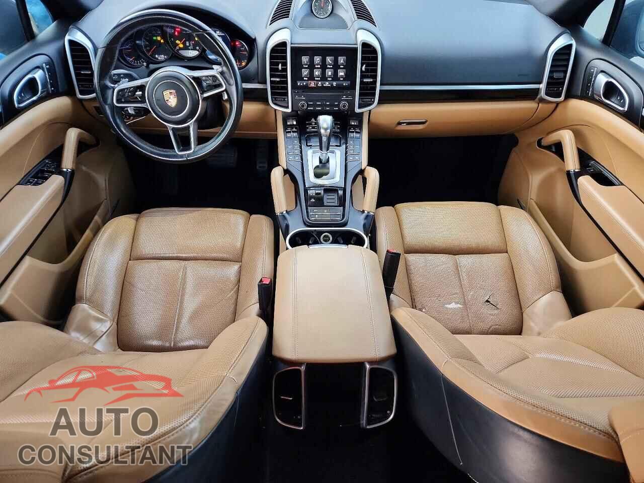 PORSCHE CAYENNE 2017 - WP1AA2A22HKA89551