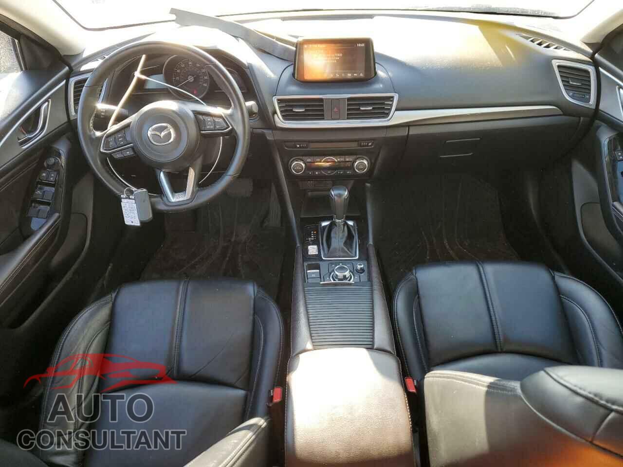 MAZDA 3 2018 - 3MZBN1V34JM199617