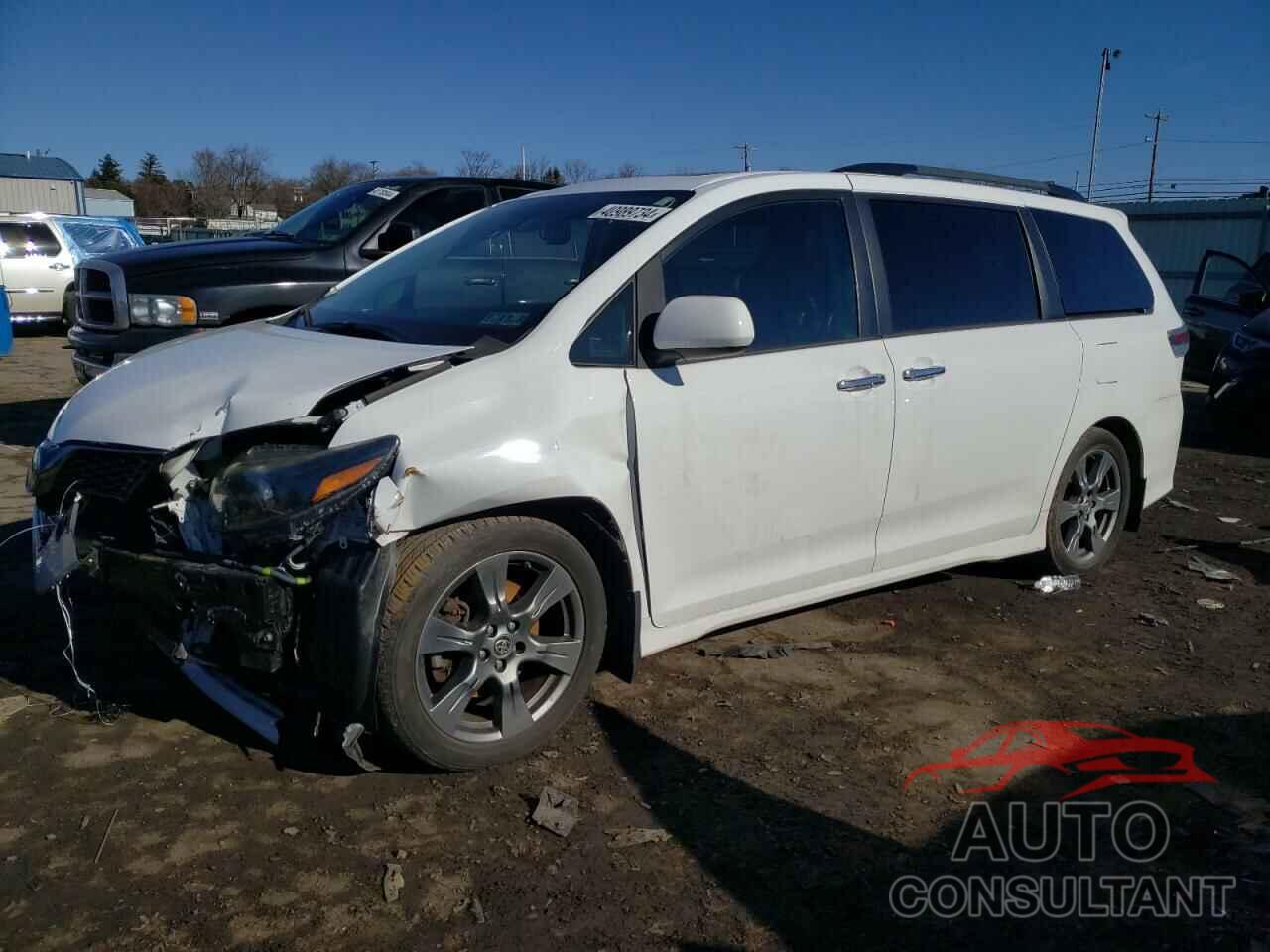 TOYOTA SIENNA 2018 - 5TDXZ3DC6JS912849