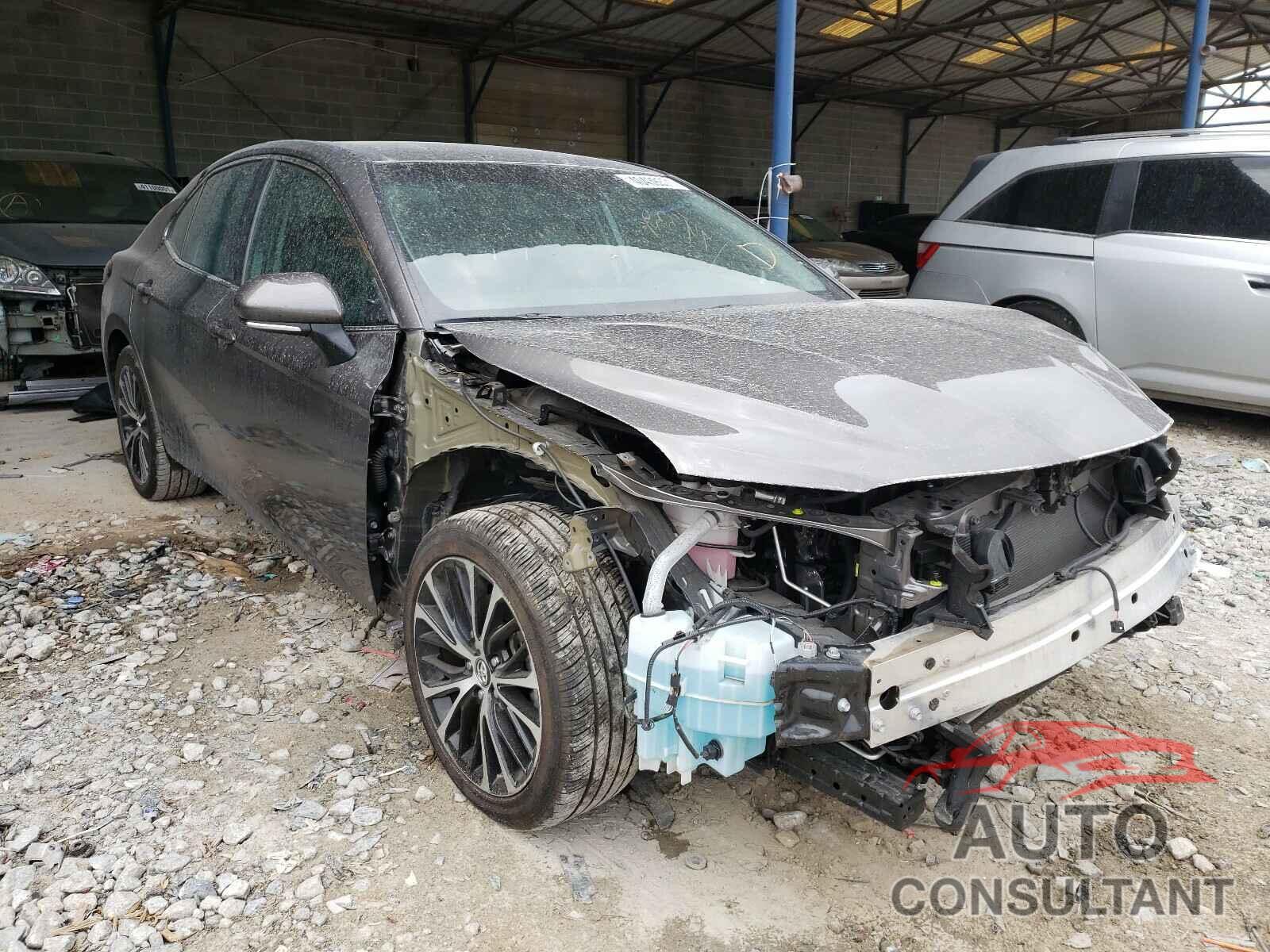 TOYOTA CAMRY 2018 - 4T1B11HK2JU145807