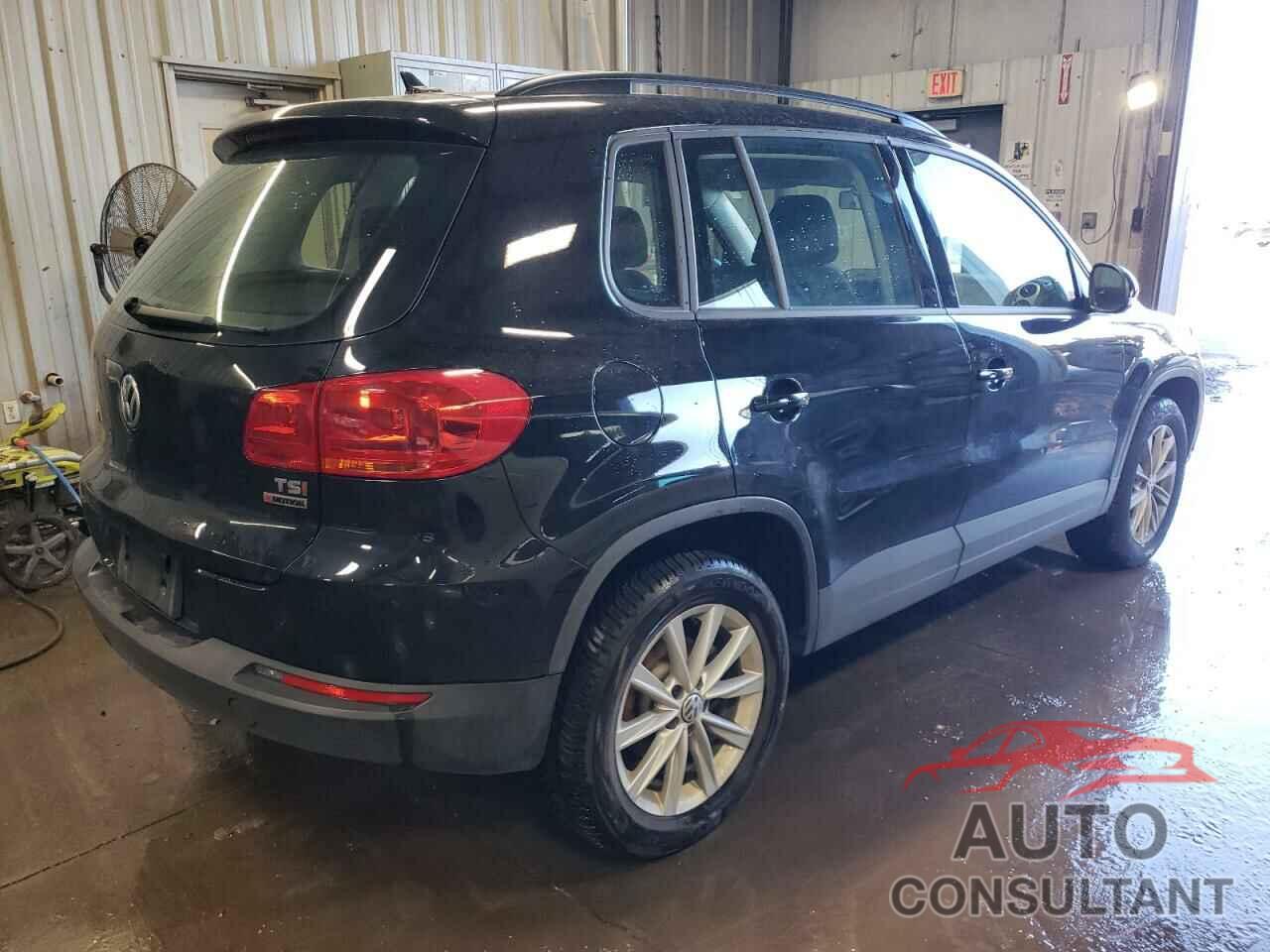 VOLKSWAGEN TIGUAN 2017 - WVGBV7AX5HK051293