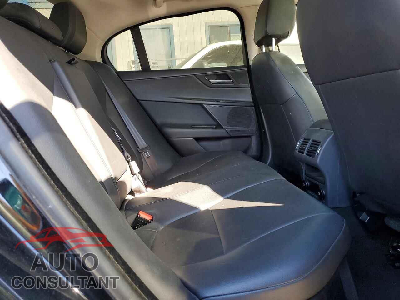 JAGUAR XE 2019 - SAJAS4FX0KCP52732