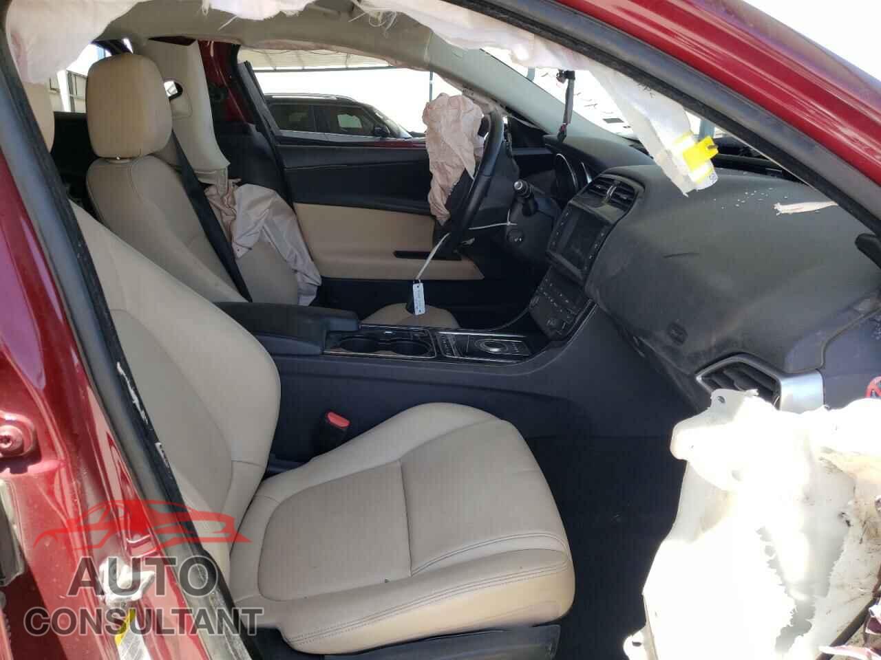 JAGUAR XE 2017 - SAJAR4BG7HA975775
