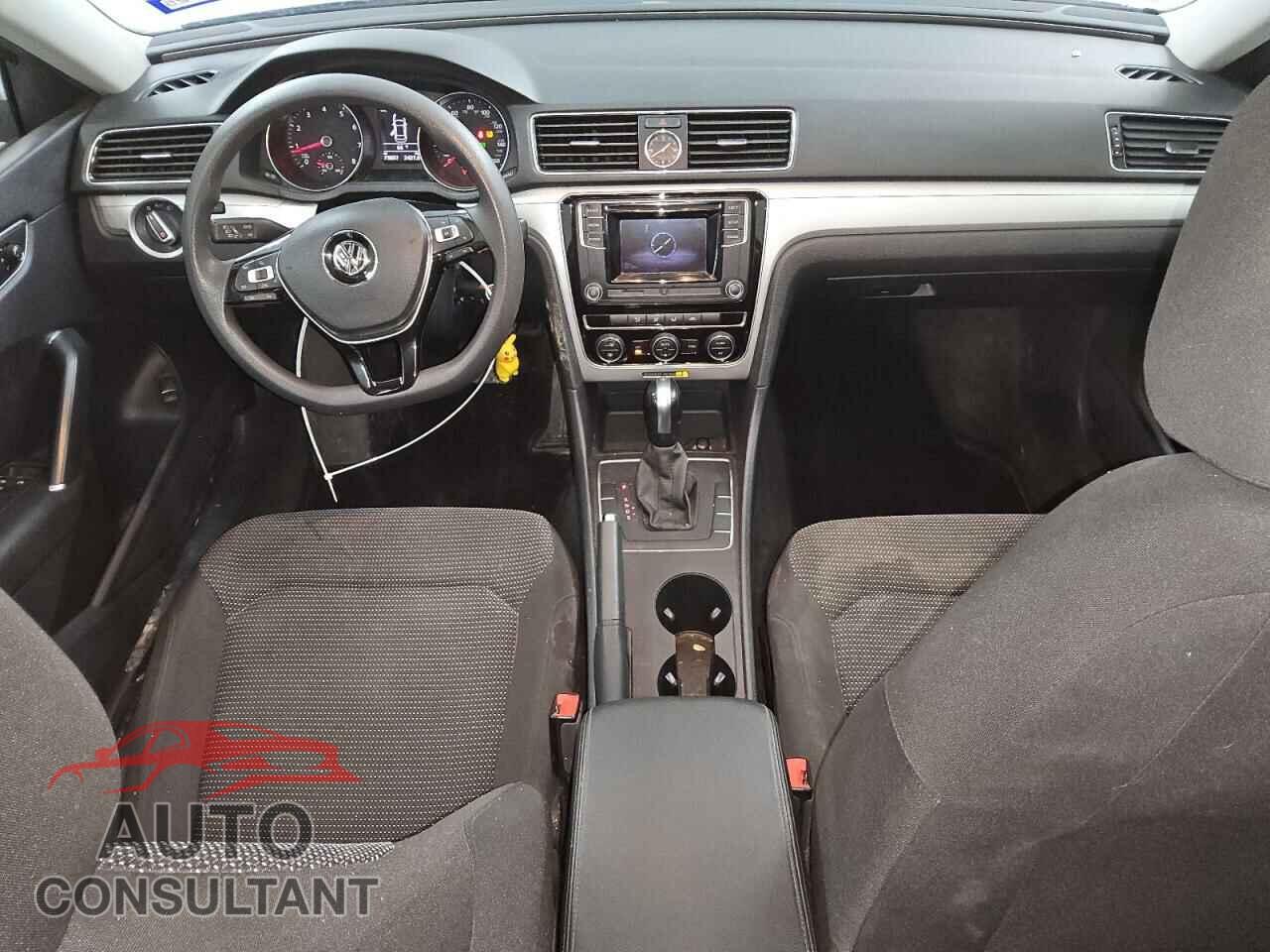 VOLKSWAGEN PASSAT 2017 - 1VWAT7A30HC084714