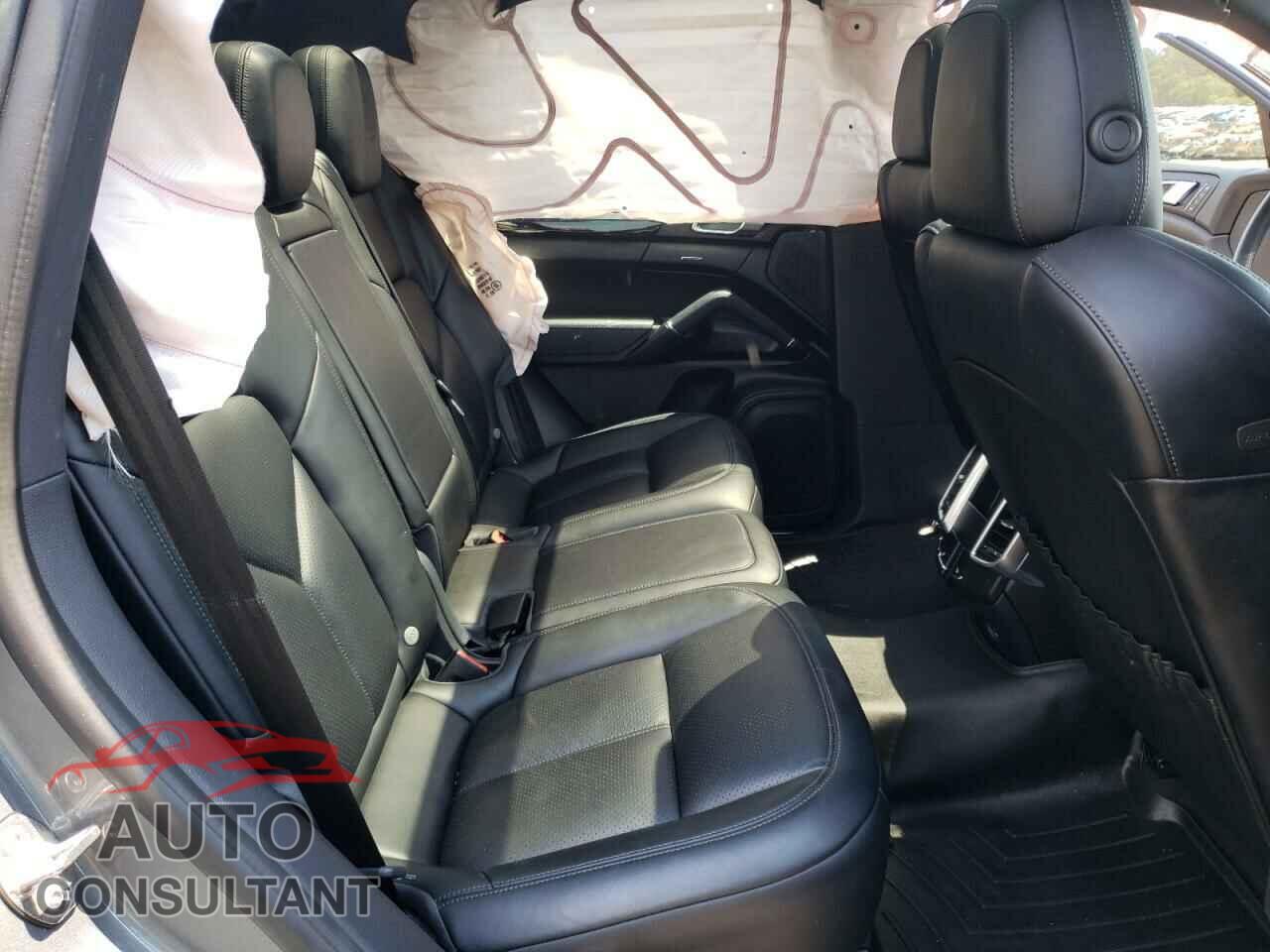 PORSCHE CAYENNE 2018 - WP1AA2A21JKA04785