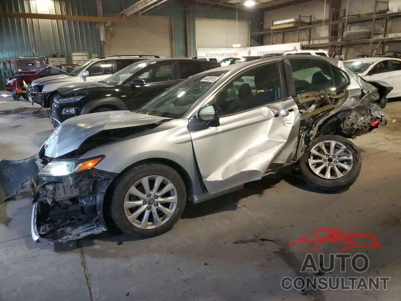 TOYOTA CAMRY 2018 - 4T1B11HK2JU004140