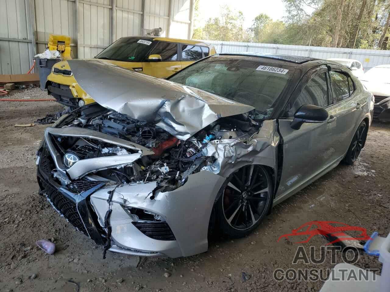 TOYOTA CAMRY 2018 - 4T1B61HK6JU157864