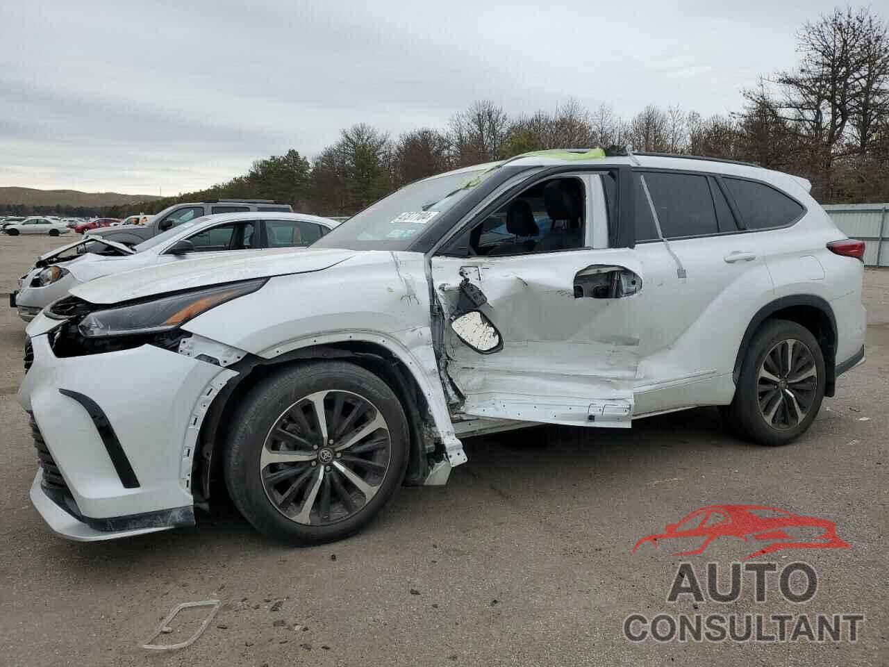 TOYOTA HIGHLANDER 2022 - 5TDLZRBH5NS187525