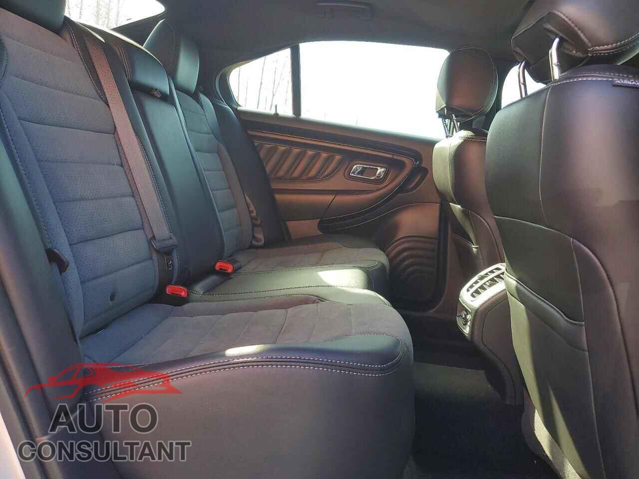 FORD TAURUS 2018 - 1FAHP2KT2JG138008