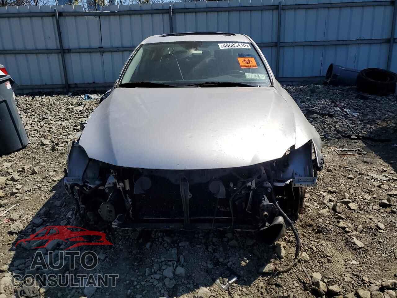 LEXUS IS 2011 - JTHCF5C24B5047445