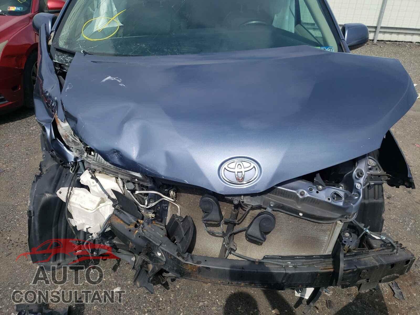 TOYOTA SIENNA 2016 - 5TDYK3DC9GS713747
