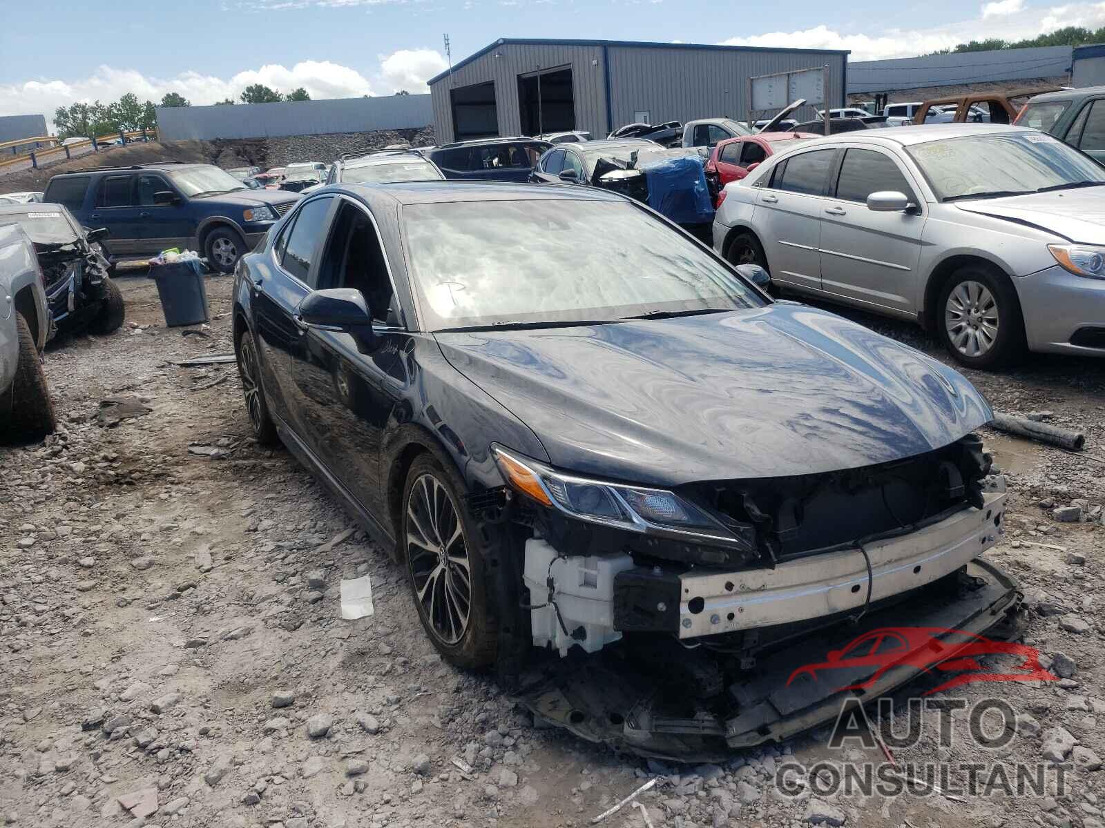 TOYOTA CAMRY 2018 - 4T1B11HK0JU550189