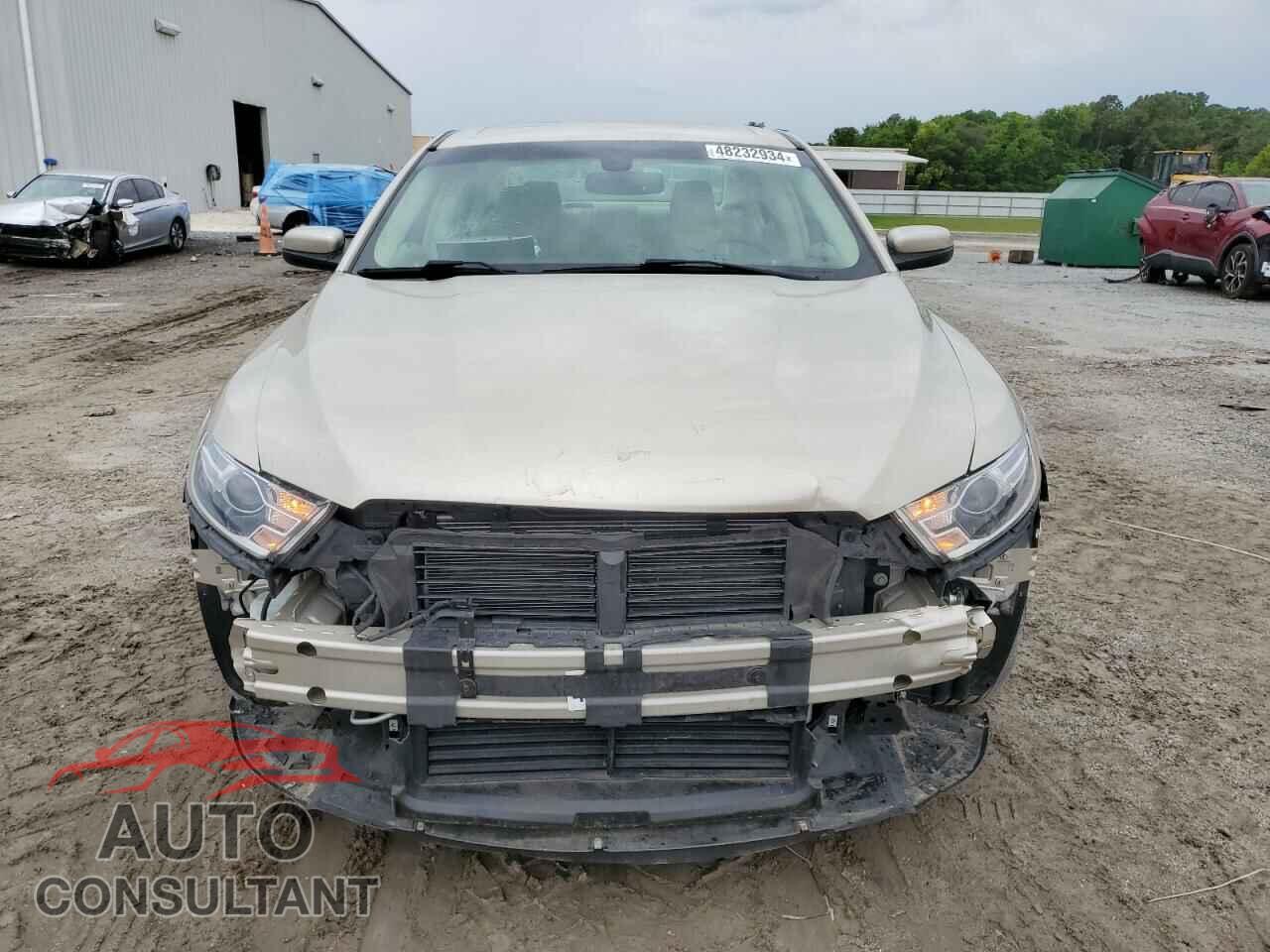 FORD TAURUS 2018 - 1FAHP2E85JG130847