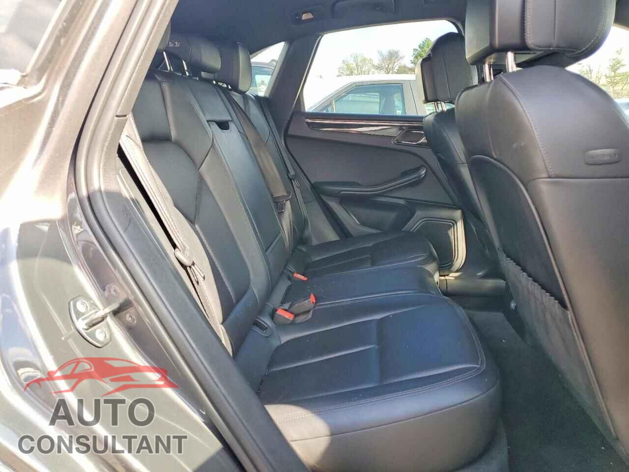 PORSCHE MACAN 2015 - WP1AB2A52FLB68166