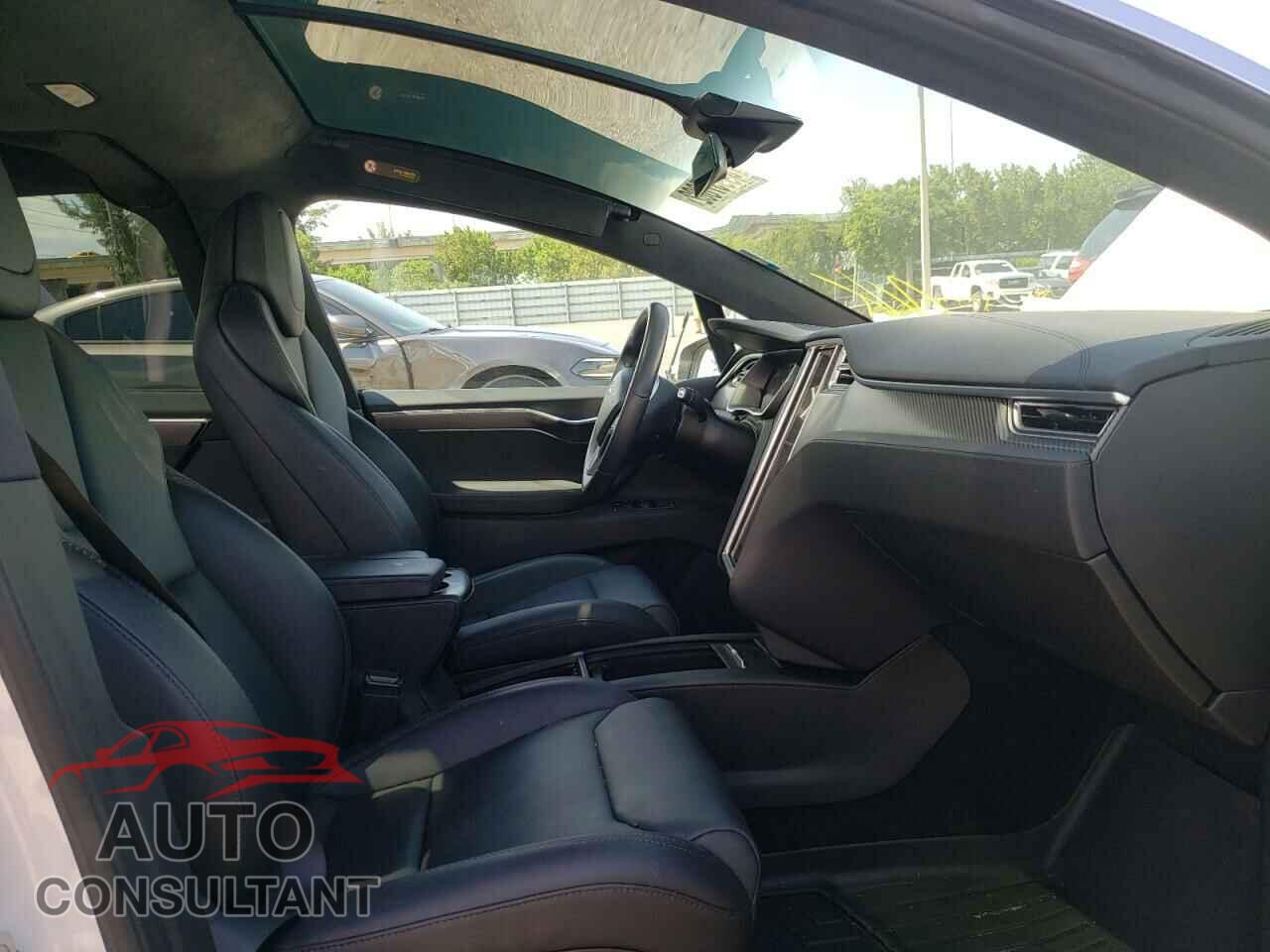 TESLA MODEL X 2018 - 5YJXCDE26JF092015