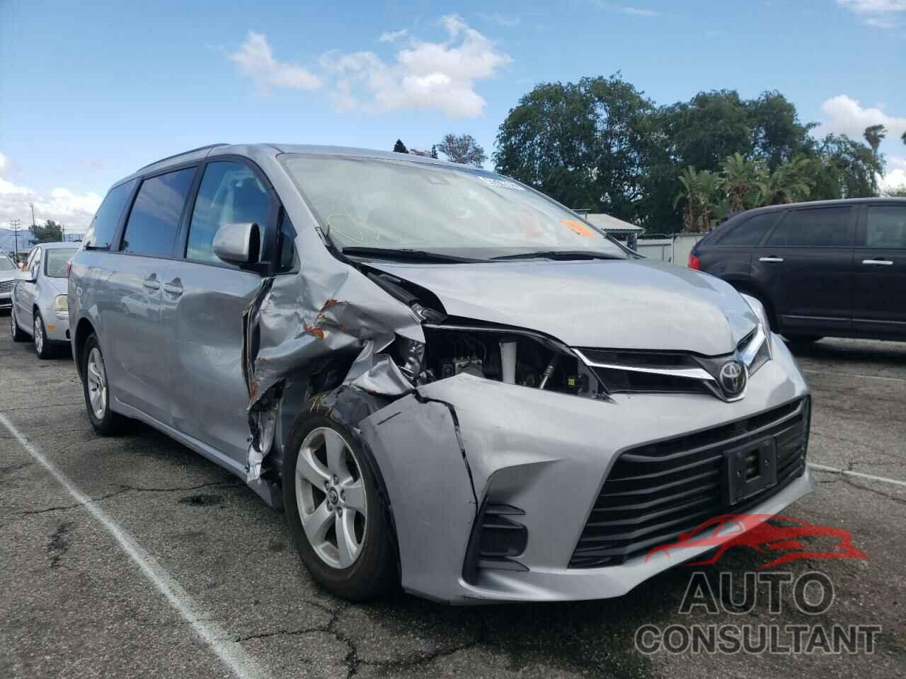 TOYOTA SIENNA 2018 - 5TDKZ3DC5JS951474