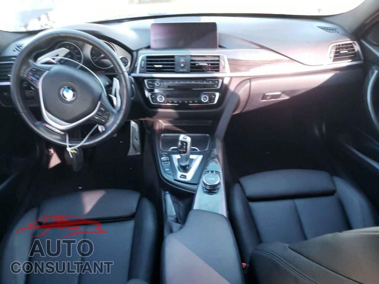 BMW 3 SERIES 2017 - WBA8E1C36HA030087