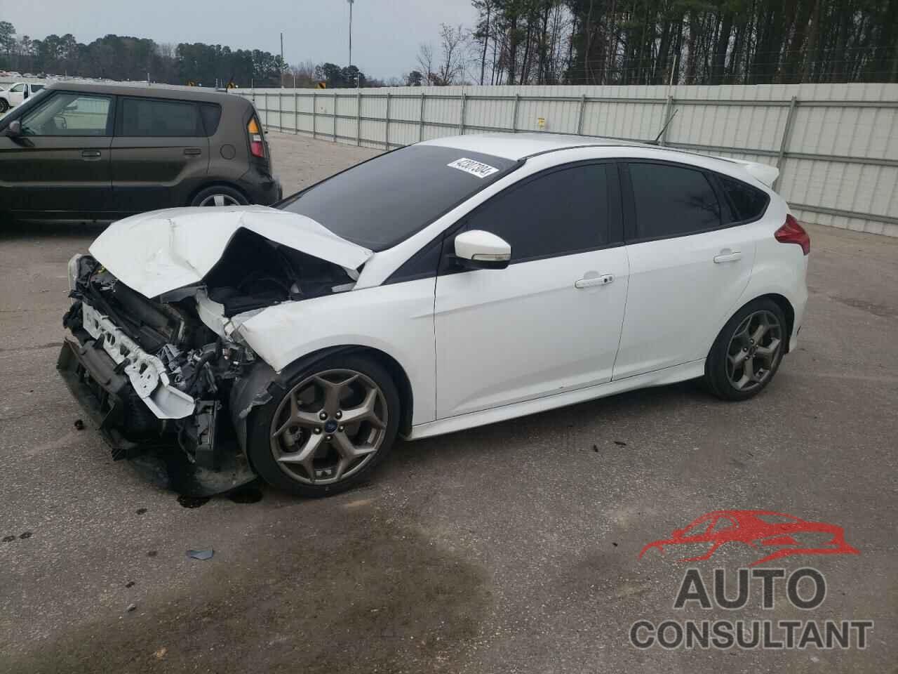 FORD FOCUS 2018 - 1FADP3L96JL325394