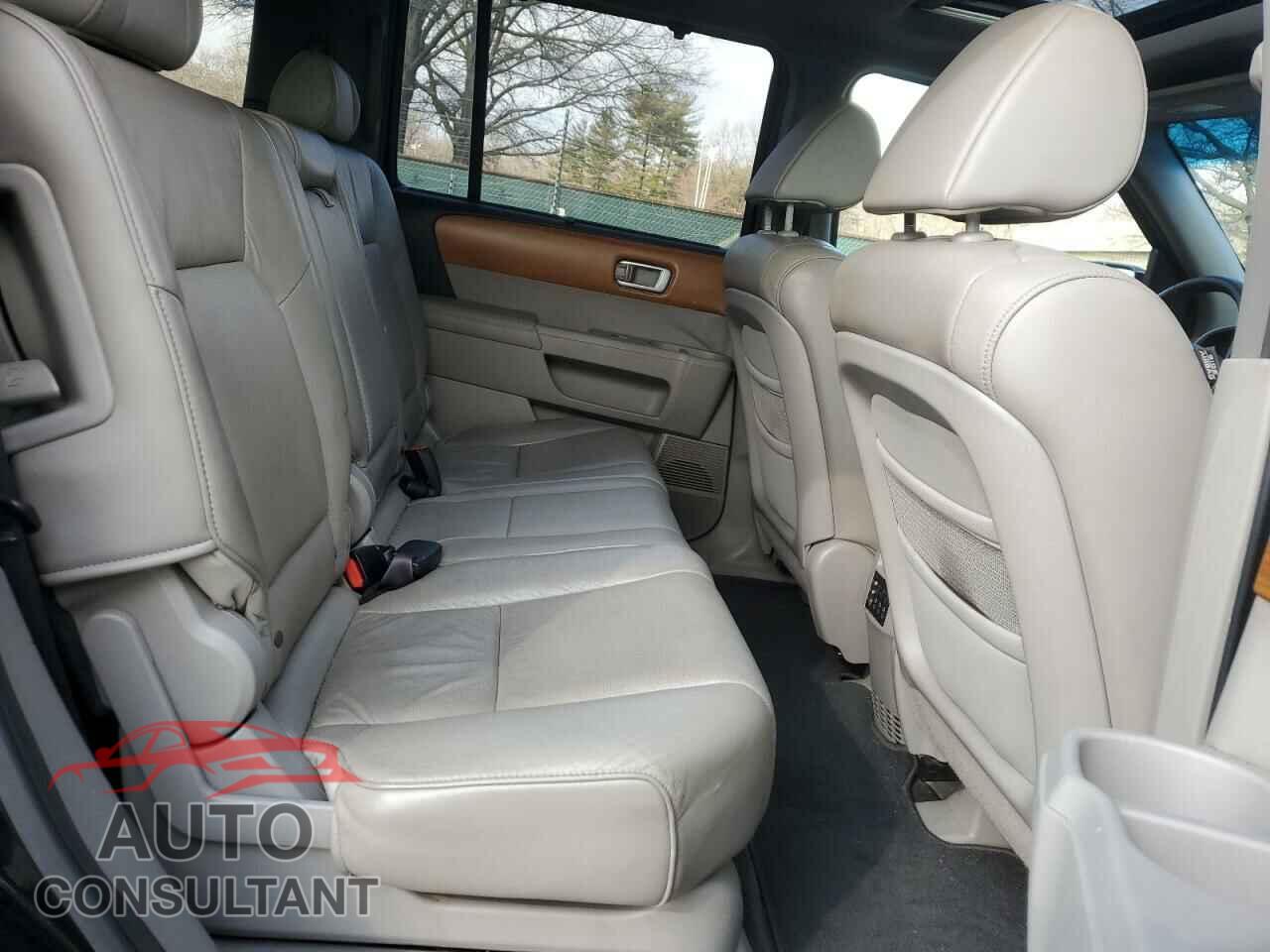 HONDA PILOT 2011 - 5FNYF4H90BB001925