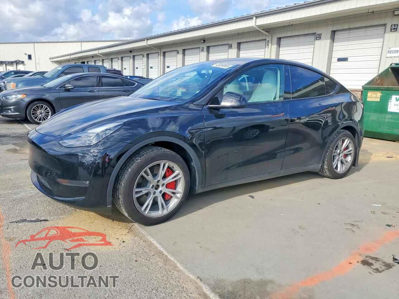 TESLA MODEL Y 2024 - 7SAYGAEE2RF068746