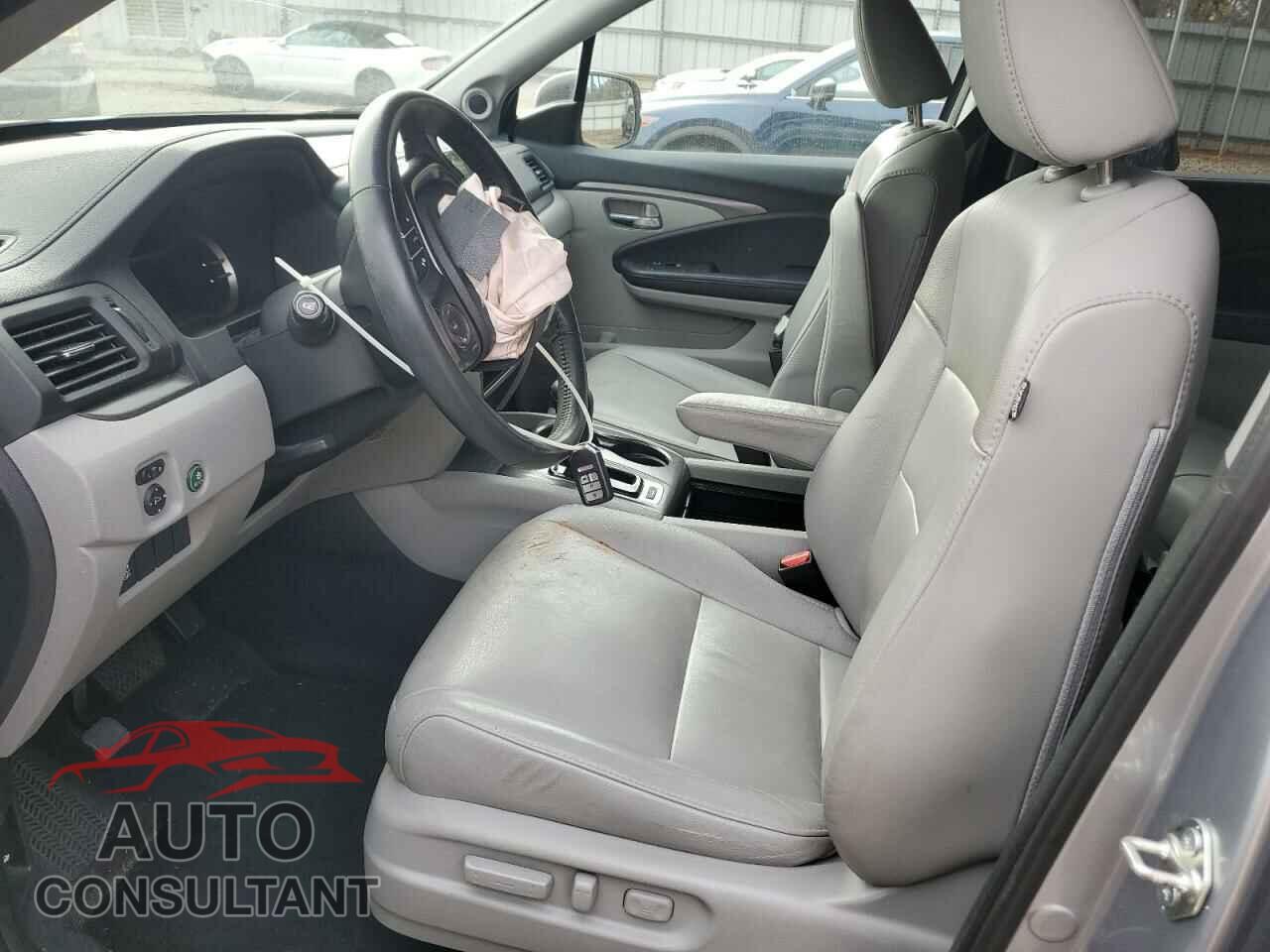 HONDA PILOT 2017 - 5FNYF6H77HB059646