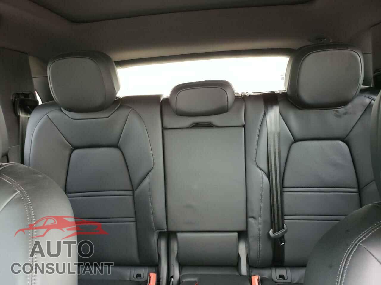 PORSCHE CAYENNE 2019 - WP1AA2AY1KDA11486