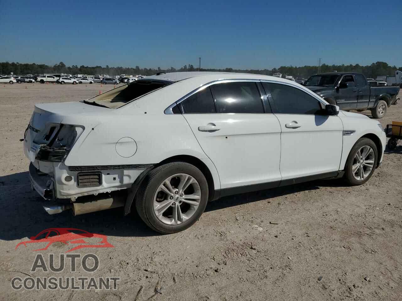 FORD TAURUS 2017 - 1FAHP2E82HG144506