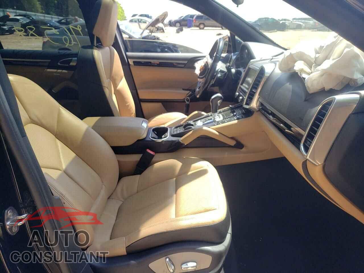 PORSCHE CAYENNE 2016 - WP1AA2A22GKA15948