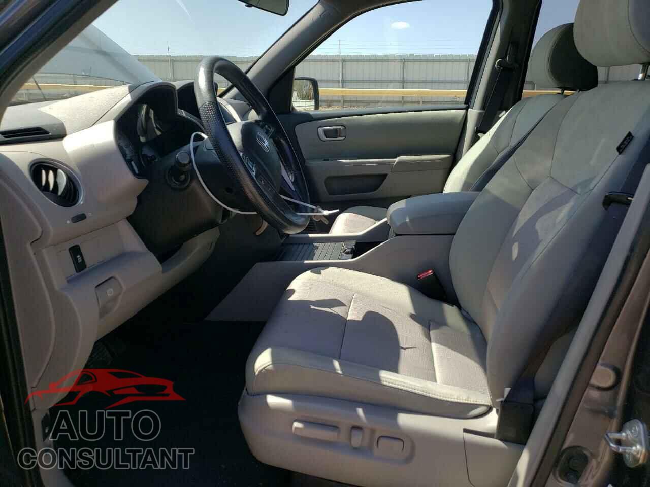HONDA PILOT 2015 - 5FNYF4H45FB070989
