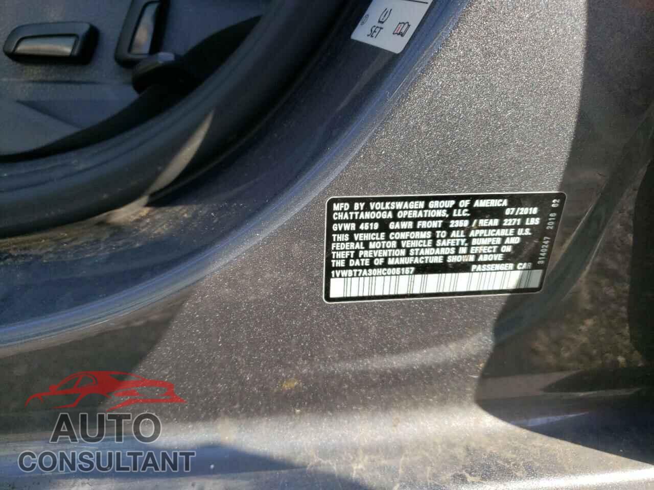 VOLKSWAGEN PASSAT 2017 - 1VWBT7A30HC005157