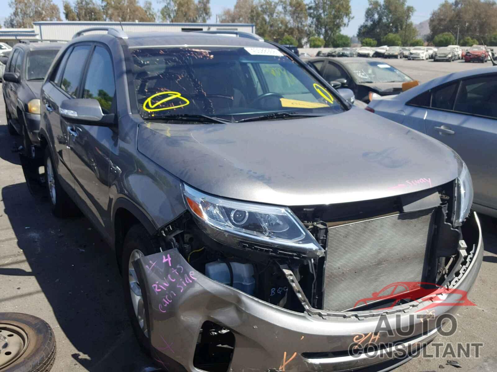 KIA SORENTO LX 2015 - 5XYKT4A69FG647946