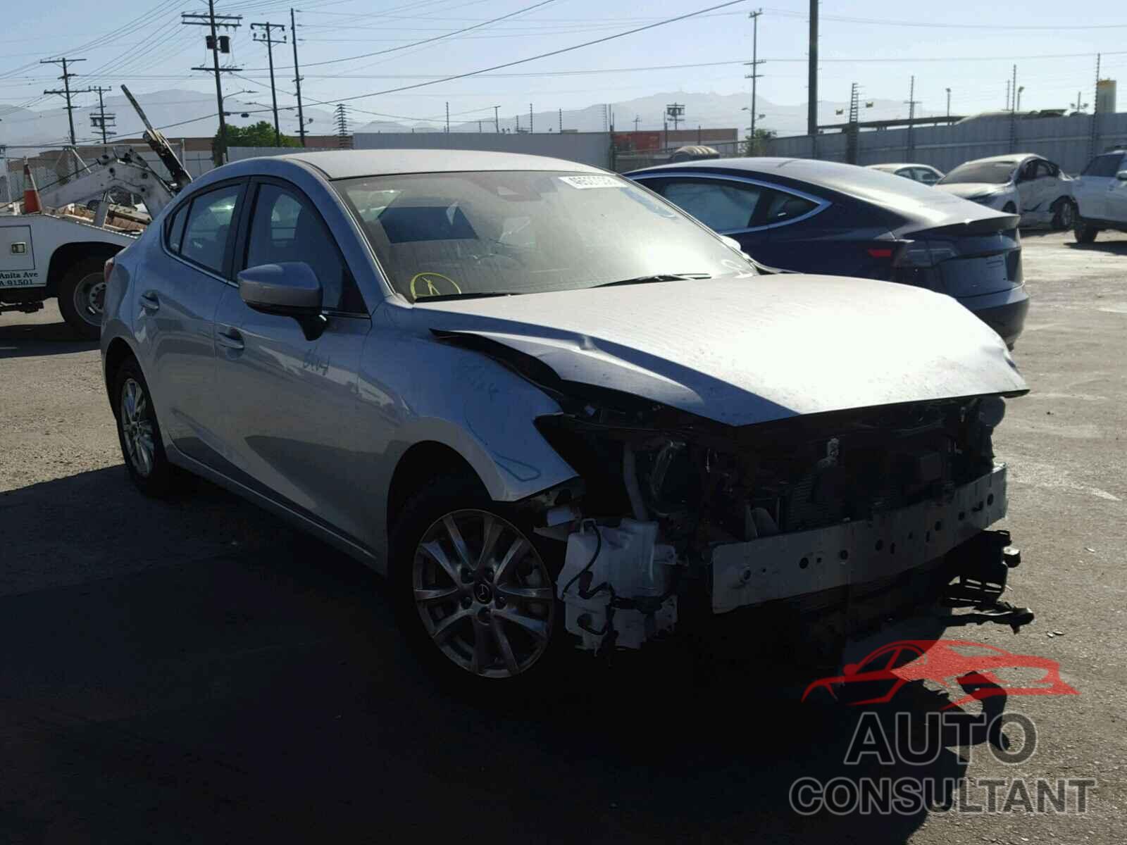 MAZDA 3 2018 - 3MZBN1U70JM189073