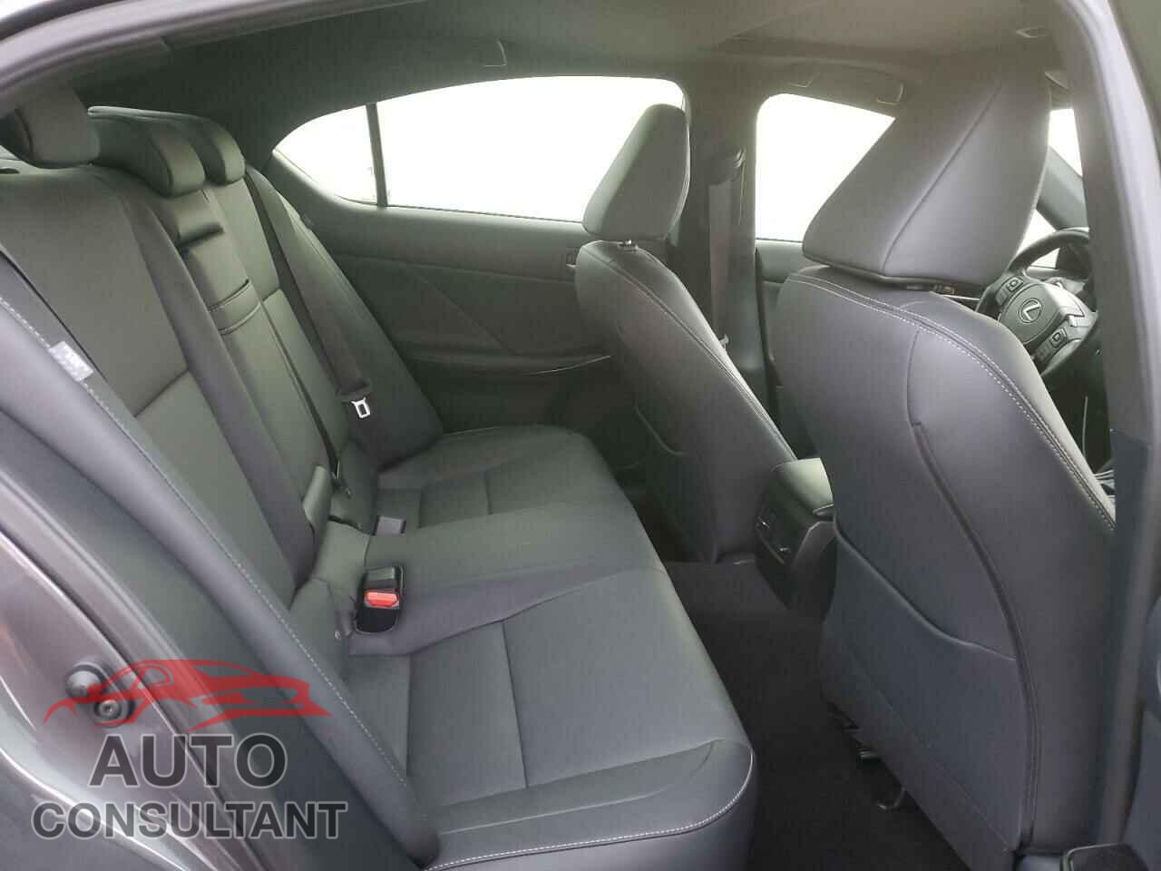 LEXUS IS 2021 - JTHC81F28M5043562
