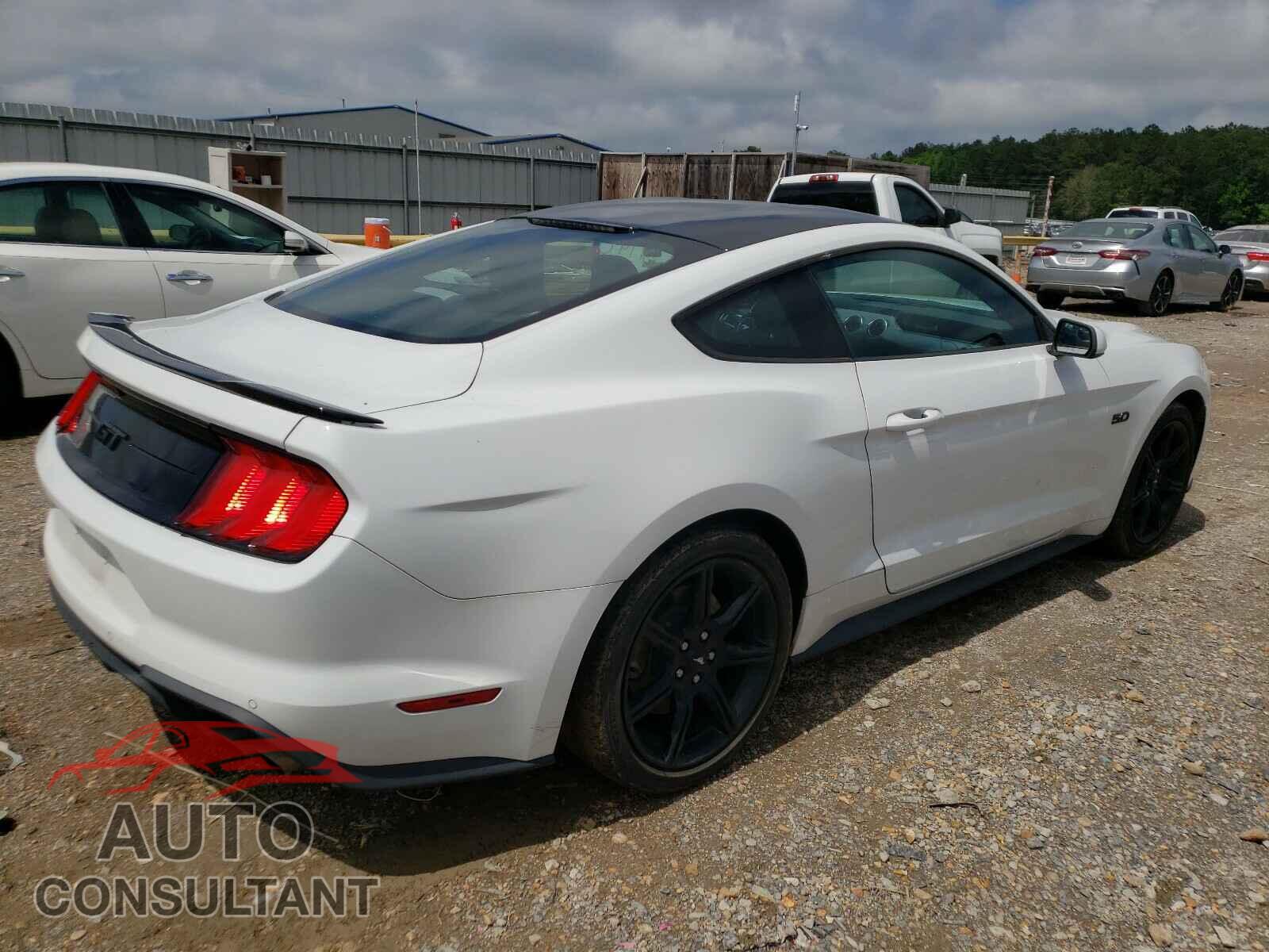 FORD MUSTANG 2018 - 1FA6P8CF8J5100376