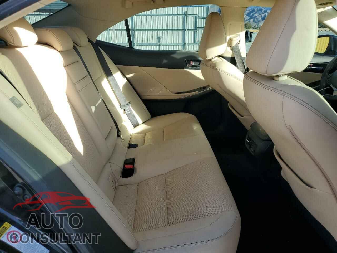 LEXUS IS 2015 - JTHCE1D27F5005674