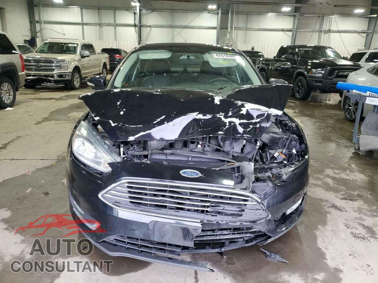 FORD FOCUS 2017 - 1FADP3J27HL260555